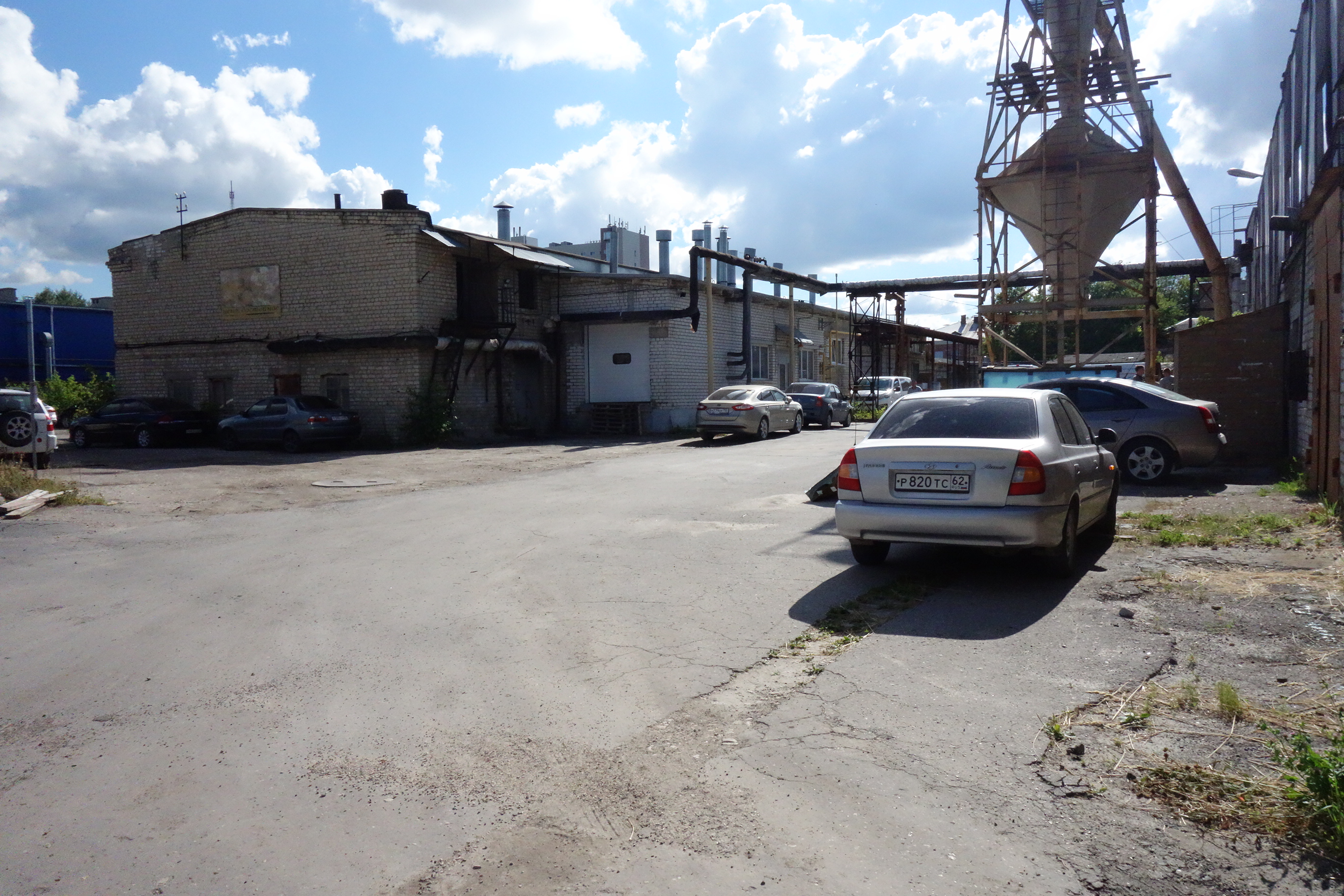 Производственное помещение на земельном участке 