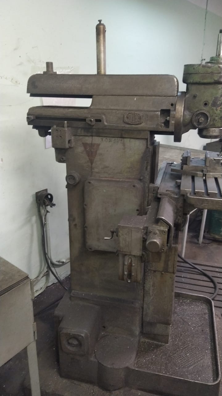 Универсально-фрезерный станок 675П  ИН №309237.