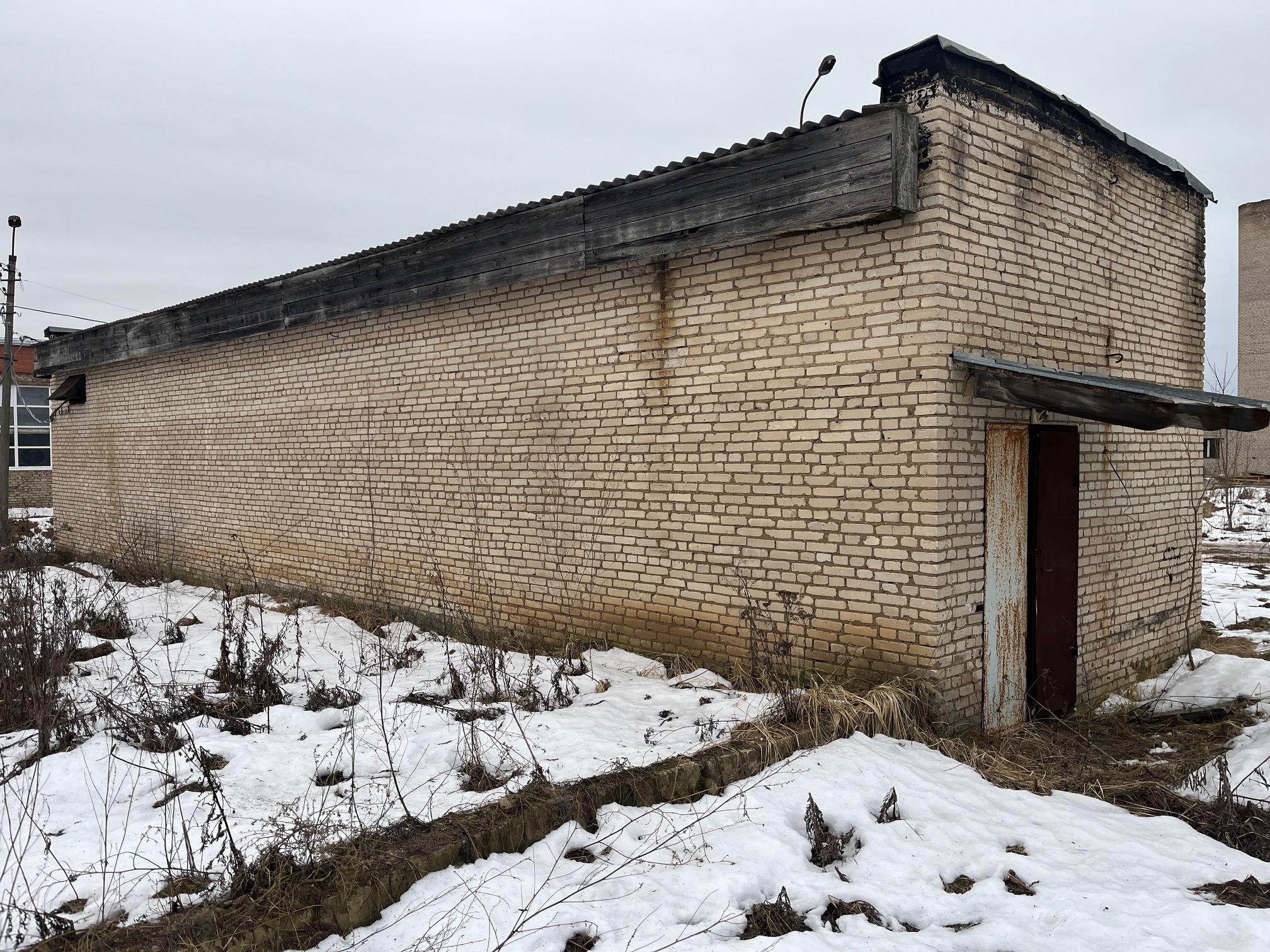 100% уставного капитала АО «КИЗ»