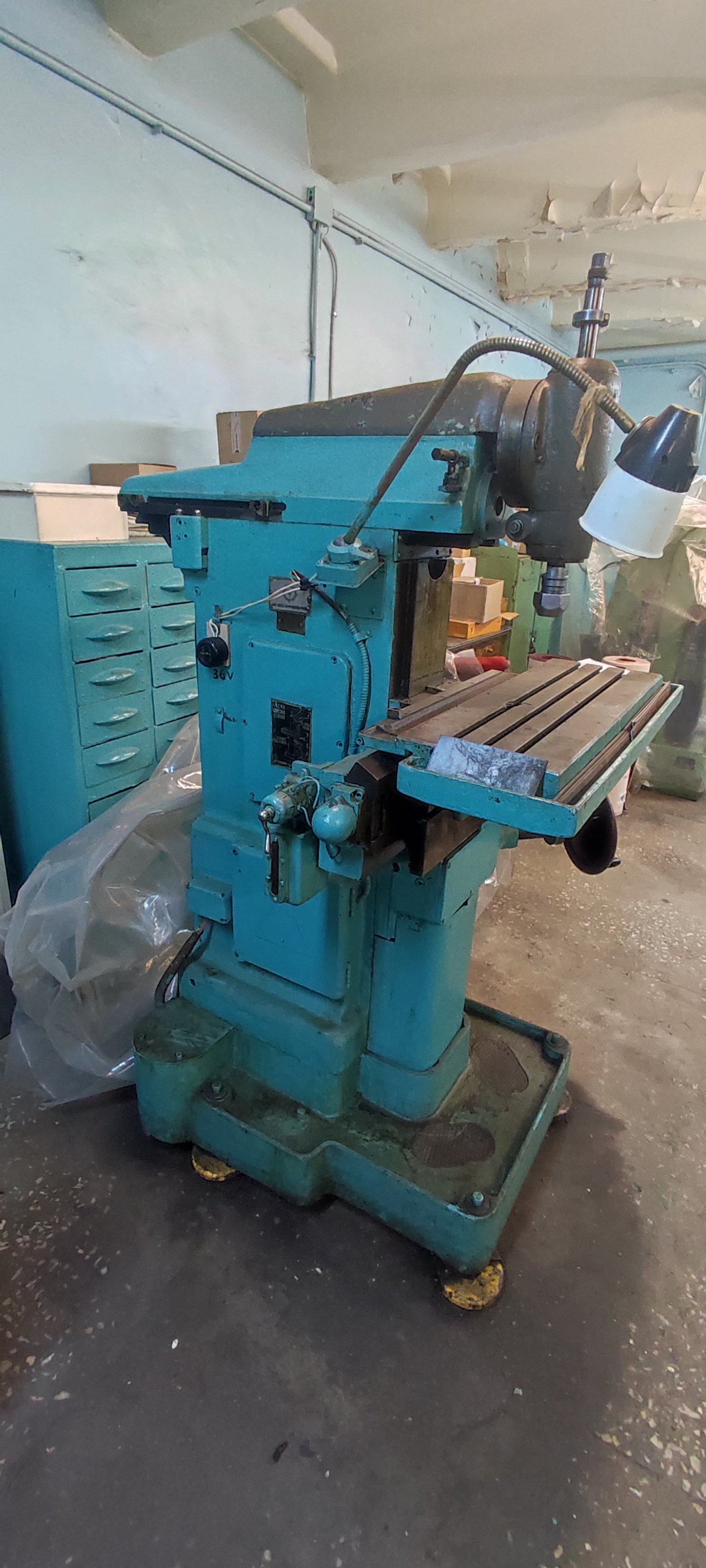 Станок фрезерный широкоуниверсальный. Инвентарный номер № 5964.