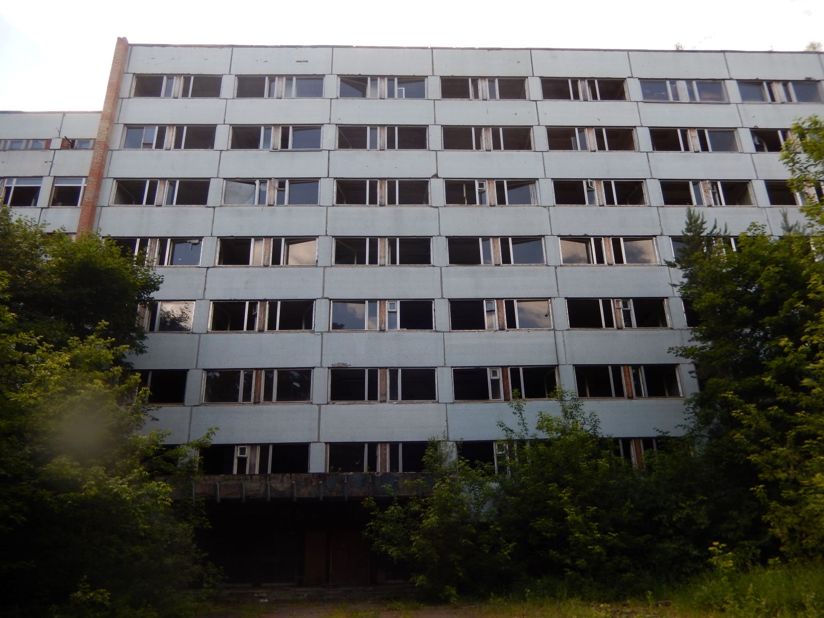 Производственное помещение с земельным участком