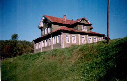 Дом с земельным участком