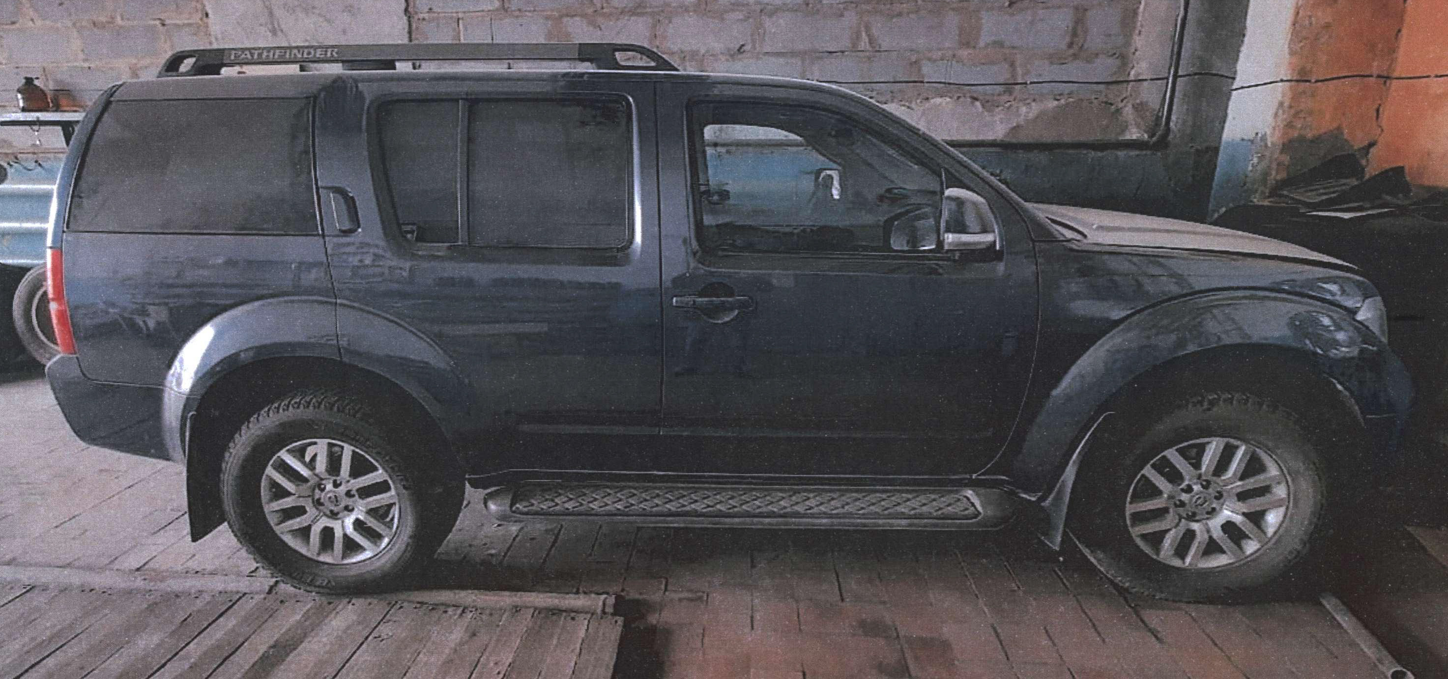 Автомобиль NISSAN PATHFINDER