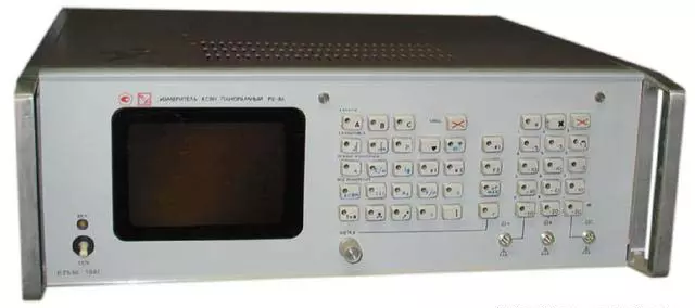 Измеритель КСВН панорамный Р2-103. Серийный номер 091391/091091.